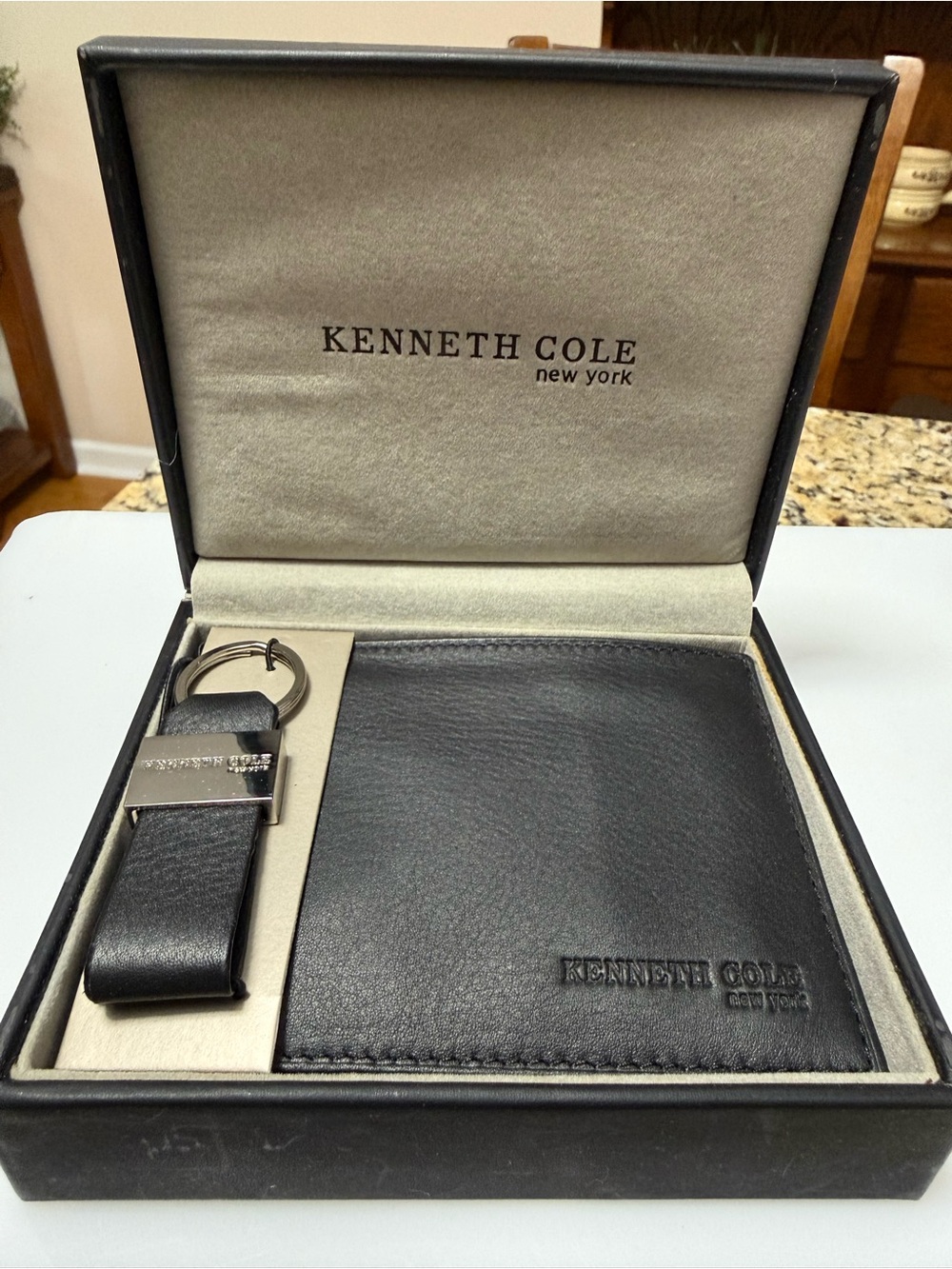 Kenneth Cole Black Leather Wallet and Key Ring Gift Set